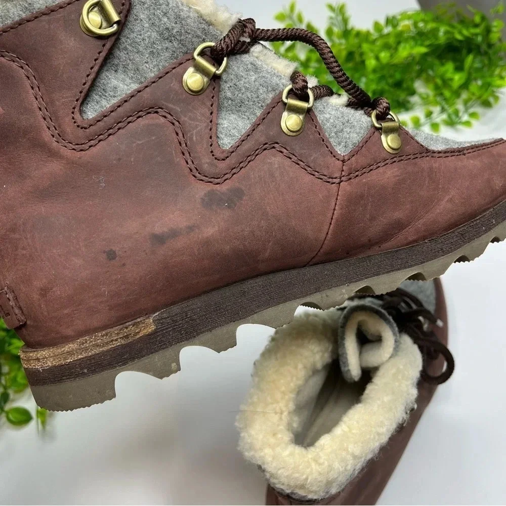 Sorel Sneakchic Alpine Boot Red Gray Size 8